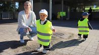 Nea Martemaa ja hänen lapsensa Luka Manninen ja Hugo Manninen.