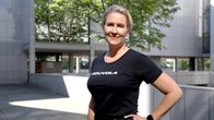 Kouvolan kaupunginjohtaja Marita Toikka Kouvolan kaupungintalon sisäpihalla.