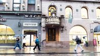 Photo shows the Plastic Surgery Center's clinic on Helsinki's Aleksanterinkatu.