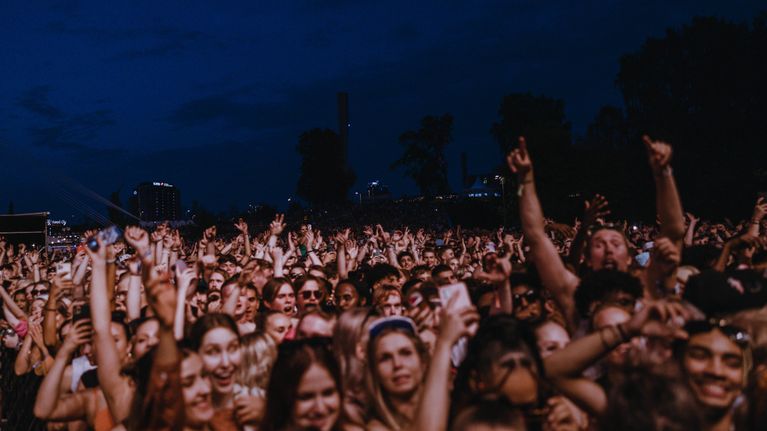 Yleisöä Jack Harlowin keikalla Blockfest -festareilla Tampereella. 