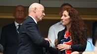 Norjan jalkapalloliiton puheenjohtaja Lise Klaveness ja Fifan nokkamies Gianni Infantino MM-ottelussa kesäkuun 30. päivä 2026. 
