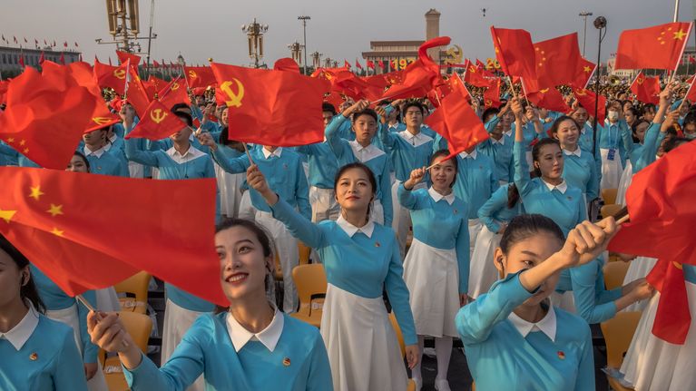 Kommunistisen puolueen satavuotisjuhliin osallistuivat harjoittelivat ennen h-hetkeä Pekingissä.