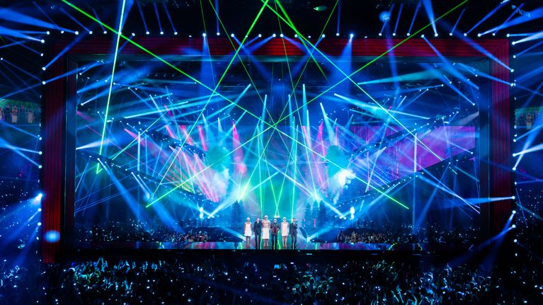 KAJ lavalla Baselissa Euroviisuissa.