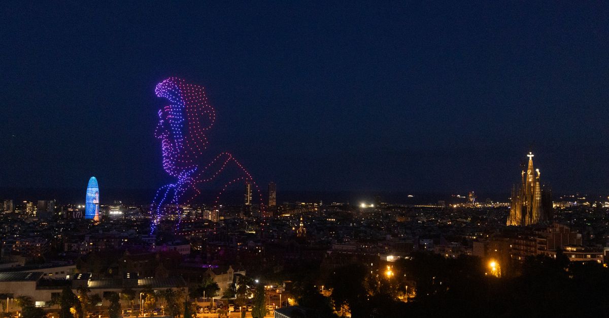 Droonit muodostivat Antoni Gaudín ilmaan – katso v
