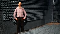 Porträtt på Jussi Ryynänen som är i professor på Aalto-universitetet.