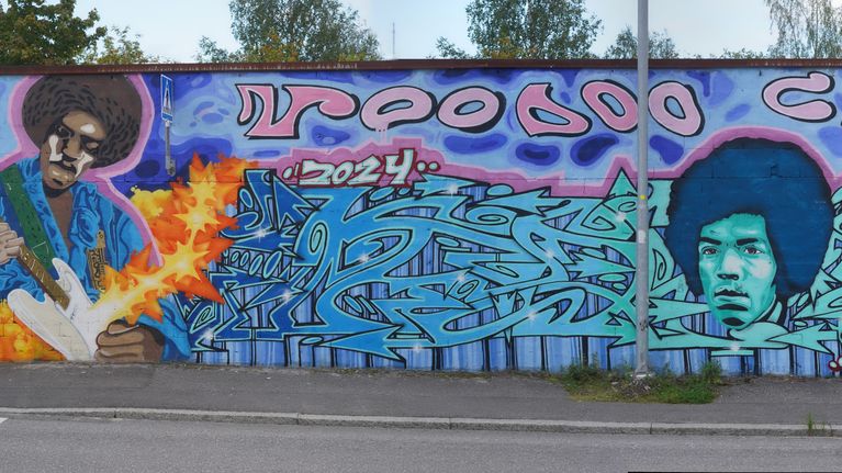 Muraali on kuvataiteilija Jon Gredmarkin käsialaa.