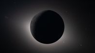 En bild på en total solförmörkelse sedd från den amerikanska rymdfarkosten Orion på sitt uppdrag Artemis II.