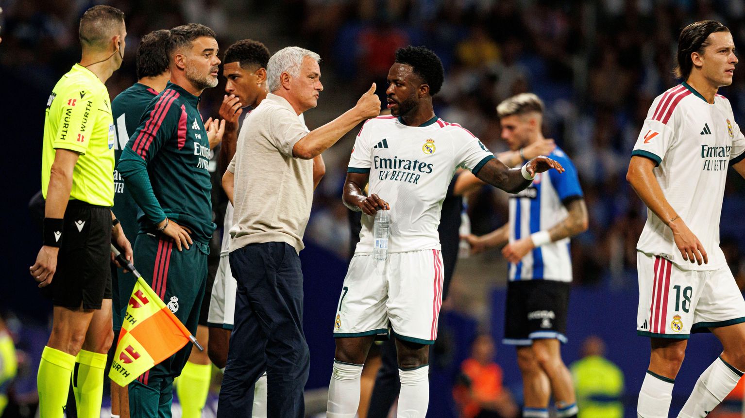 Inhoppare räddade Real Madrid i premiären – José Mourinho upprörd över  behandlingen av Vinicius Junior | Sport | Yle