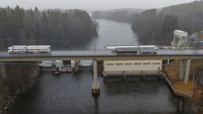 Keltin silta Kouvolan Kuusankoskella.