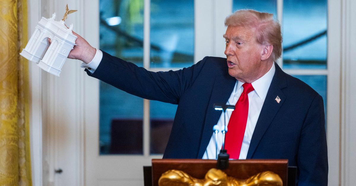 Ilmailuviranomainen: Trumpin kaari tarvitsisi varo