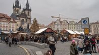 Prahan vanhankaupungin aukiolla (Staroměstské náměstí) joulutori.