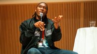 Olympiavoittaja Caster Semenya puhuu Play the game -tapahtumassa.