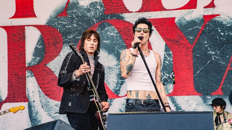 Palaye Royale esiintyy Ilosaarirockissa 2024. 