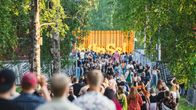 Yleisöä matkalla Provinssiin 2023.