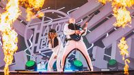 Haloo Helsinki! keikalla Ilosaarirockissa.