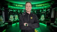 Tommi Niemelä valmistautuu Ilveksen jääkiekko-otteluun.