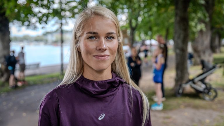 Alisa Vainio poserar i Villmanstrand.