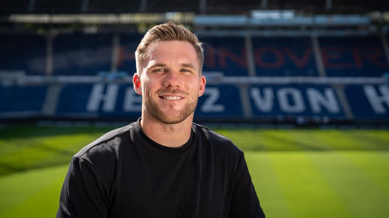 Benjamin Källman Hannoverin stadionilla.