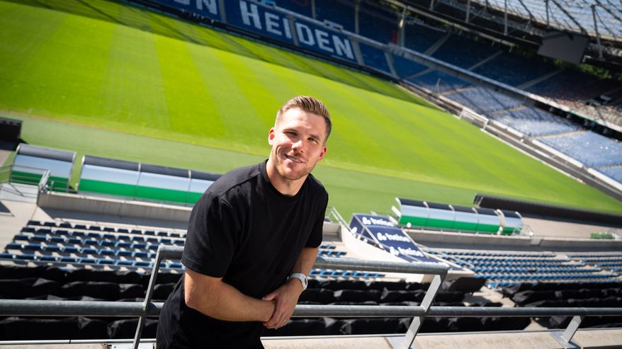 Benjamin Källman Hannoverin stadionilla.