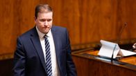 Ville Tavio eduskunnan istuntosalissa.