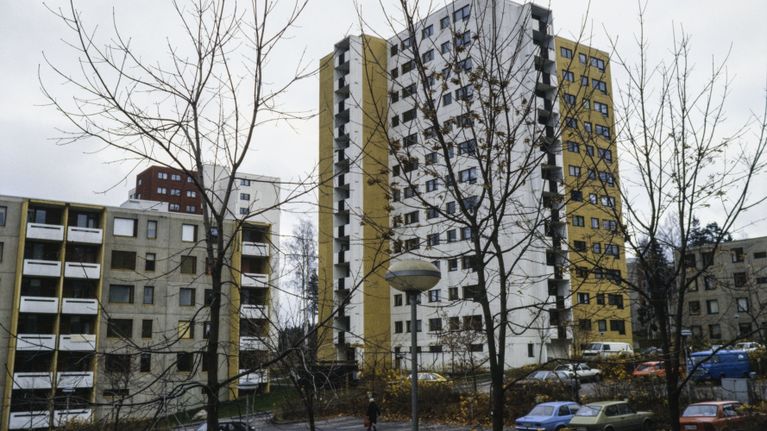 Kerrostaloja Koivukylässä Vantaalla (1980)