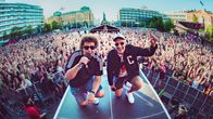 YleX:n Viki ja Köpi lavalla Vaasan torilla yleisömeren edessä, YleXPop 2018