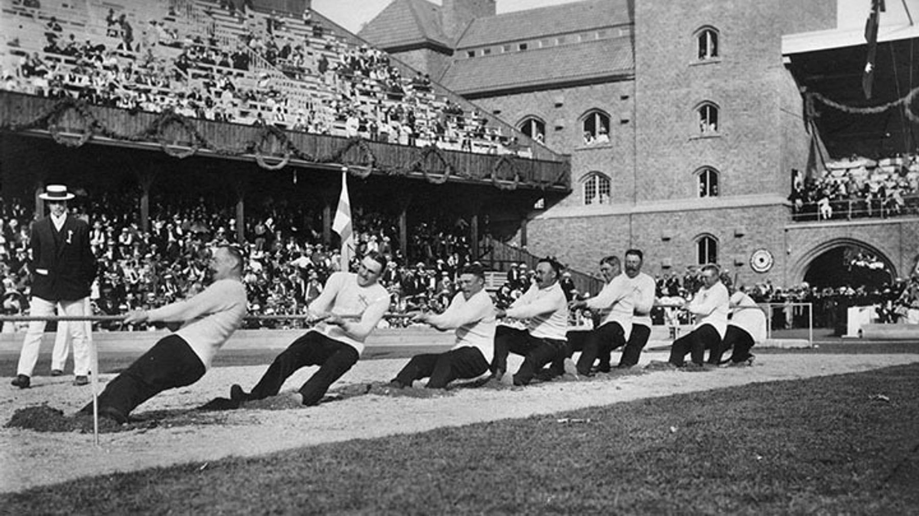 Köydenvetoa Tukholman olympialaisissa 1912.