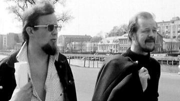Kalle Holmberg ja Mats Långbacka kävelevät Turussa (1972).