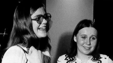 Jääkärin morsian -näytelmän yleisöä (1972).