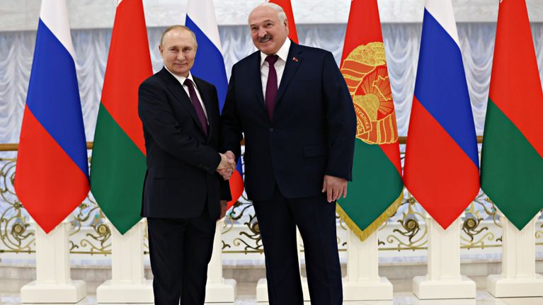 Venäjän presidentti Vladimir Putin ja Valko-Venäjän presidentti Aljaksandr Lukashenka tapasivat Valko-Venäjän Minskissä 19. joulukuuta 2022.
