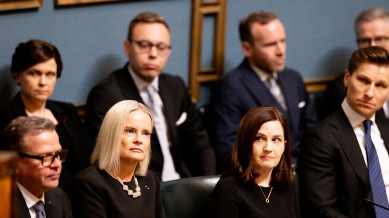 Petteri Orpon hallitus istuntosalissa.