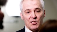 Anders Adlercreutz eduskunnan käytävällä.