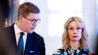 Antti Lindtman ja Tytti Tuppurainen tiedotustilaisuudessa.