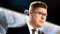 Antti Lindtman kuvattuna SDP:n tiedotustilaisuudessa.