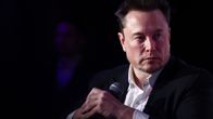Miljardööri Elon Musk kuvattuna Puolan Krakovassa tammikuussa 2024.
