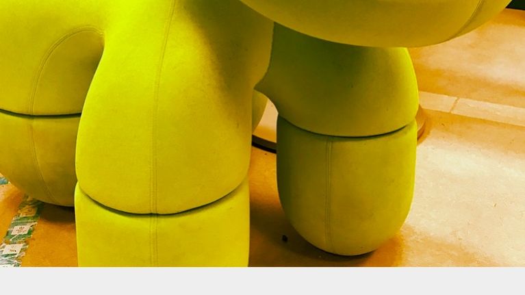 Instagramin Kelvin pikakäsittelyllä käsitelty Eero Aarnion Pony-tuoli