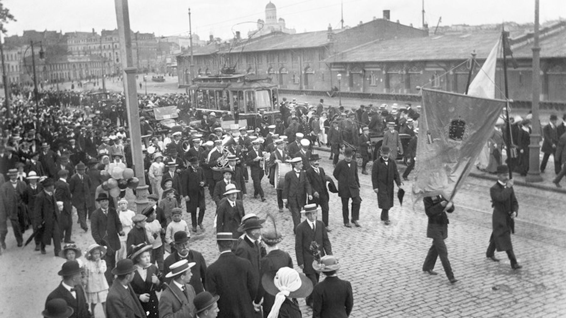 Vappukulkue Helsingissä 1907