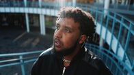Rap- ja r'n'b-artisti Hassan Maikal kuvattuna Puhoksen ostoskeskuksella Itä-Helsingissä.