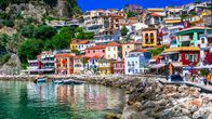 Vy över Parga i Grekland.