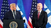 Trump ja Infantino hymyilemässä.