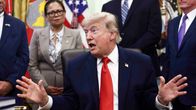 Donald Trump puhui medialle Valkoisen talon työhuoneessaan 11. kesäkuuta 2026.