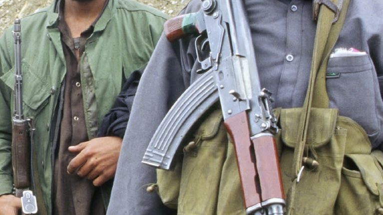 Talibanin taistelijoita Kabulin piirityksessä maaliskuussa 1996.