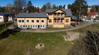 Kramsun alakulttuuritalon takapihalle on aloitettu muokkaamaan kasvimaata.