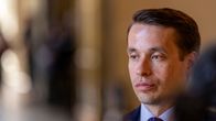 Henrik Wickström som tittar åt vänster.