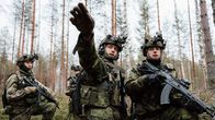 Kuvassa alikersantit Joonas Vainio, Kaapo Kangaskokko ja kaupunkijääkäri Nikolas Heino.