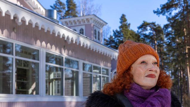 Saimi Hoyer hotelli Punkaharjun edustalla.