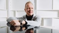 Kulttuurivieras rumpali ja muusikko Kalle Torniainen kuvattu treenikämpässä Espoossa.