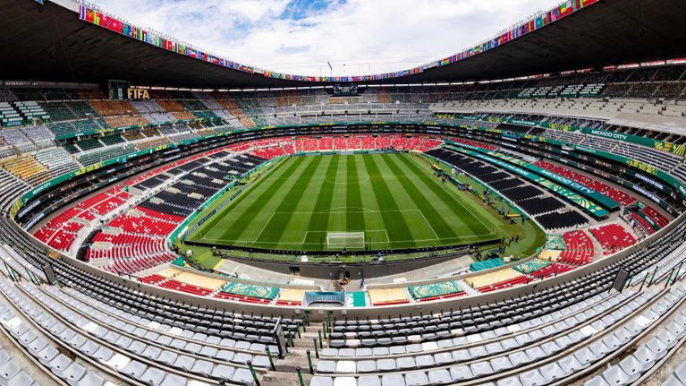 Estadio Azteca -stadionista yleiskuvaa.