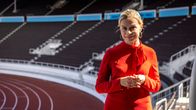 Suomen Urheiluliiton(SUL) puheenjohtaja Riikka Pakarinen Helsingin olympiastadionilla.