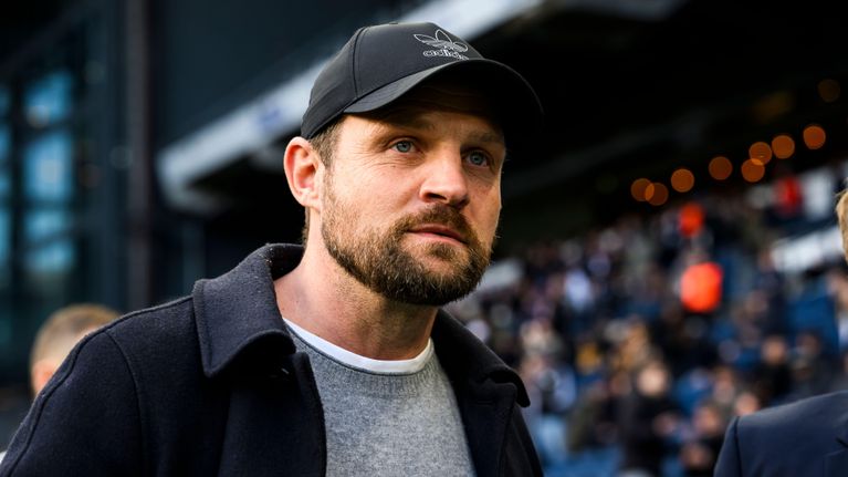 Bo Svensson tittar rakt fram.
